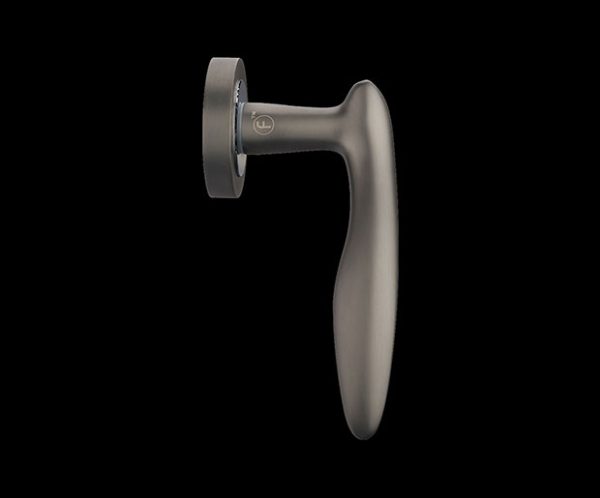 Fortessa Gotham Magneto door handle from the side